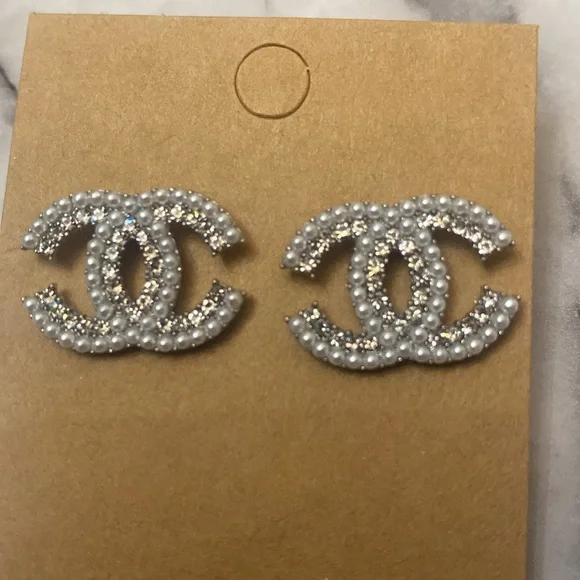 Nwt Beautiful fashion earrings - Picture 5 of 5